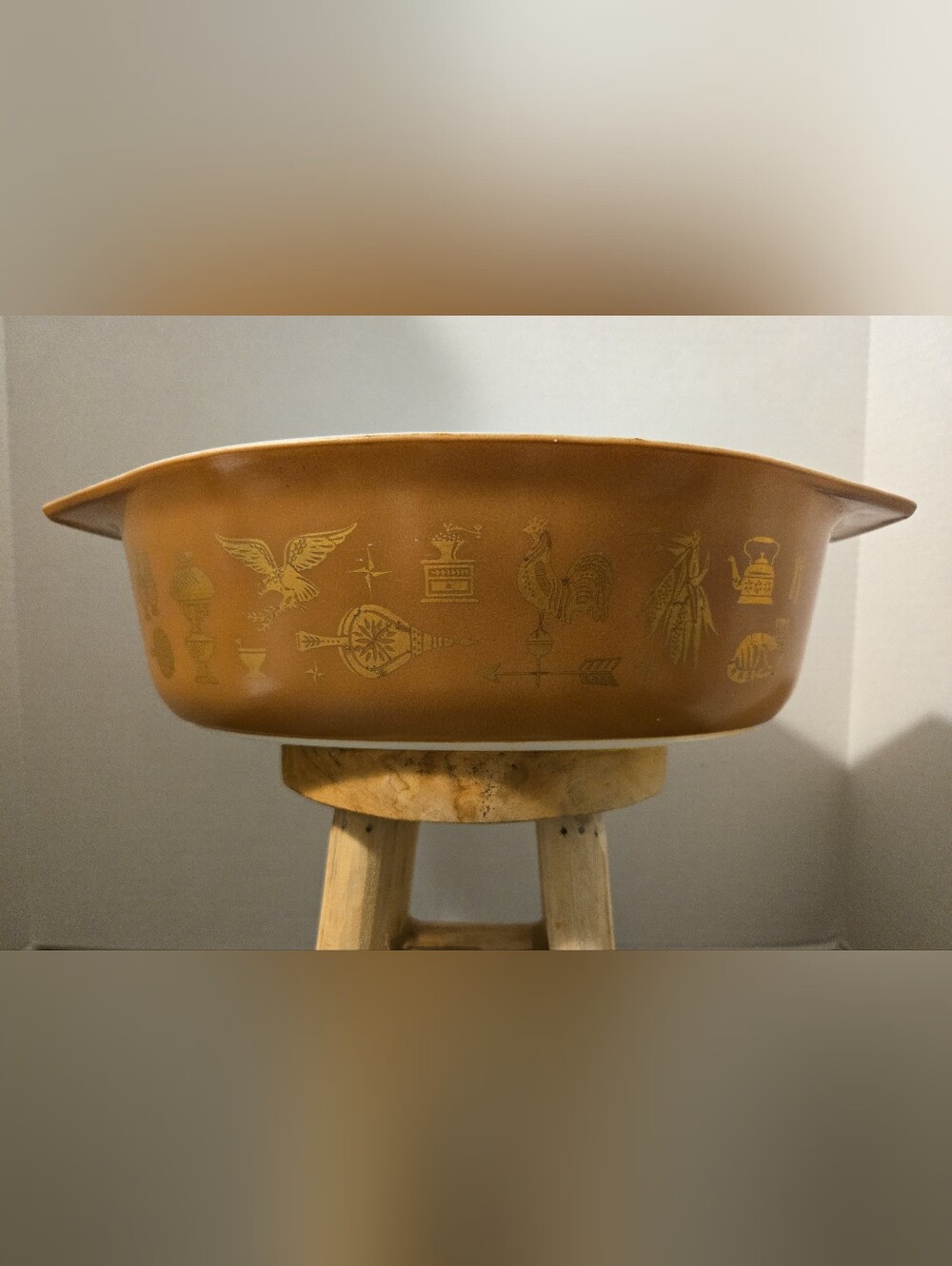 Vintage 1950's Americana Briwn Gold 2.5 Qt. Casserole Dish